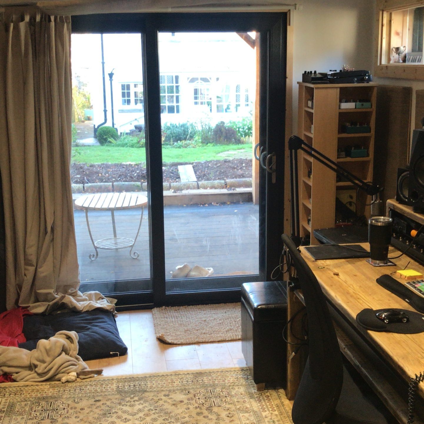 6025D952-D57F-4822-8FD9-1079F35E13DC